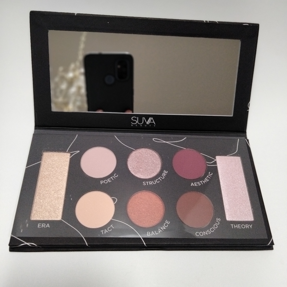 Protege Suva Beauty Eyeshadow Palette with Luxe Brush set.
